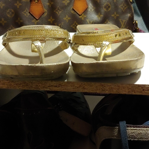 Prada gold flip flips SZ 36/6 - Picture 4 of 16